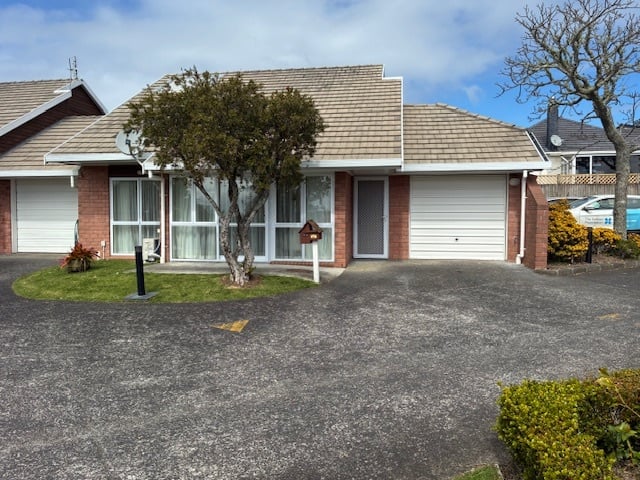 Hansen Close 1A - Exterior